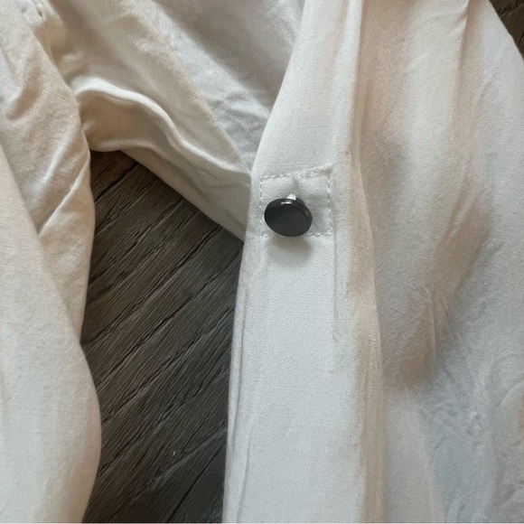 🔥SALE - any 4/$20. William Rast Blouse - Picture 3 of 5